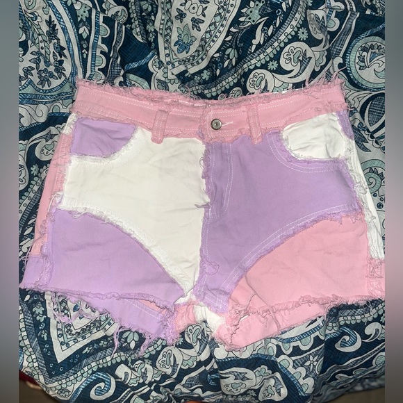 Portili Shorts - Picture 1 of 4